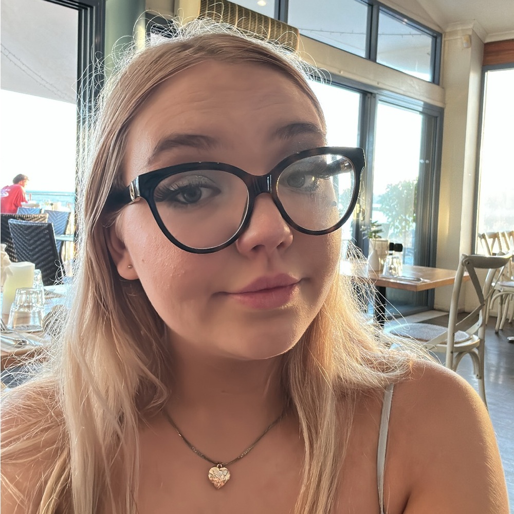 Meet your Posher, Jenavieveparry